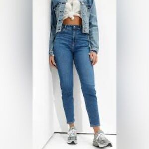 American Eagle Stretch Mom Jean Regular Wash Women’s Size 00 Inseam 27 inches